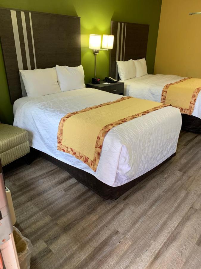 Hotel Baymont By Wyndham Selma Esterno foto
