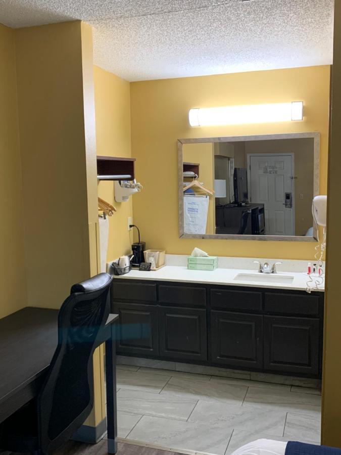 Hotel Baymont By Wyndham Selma Esterno foto